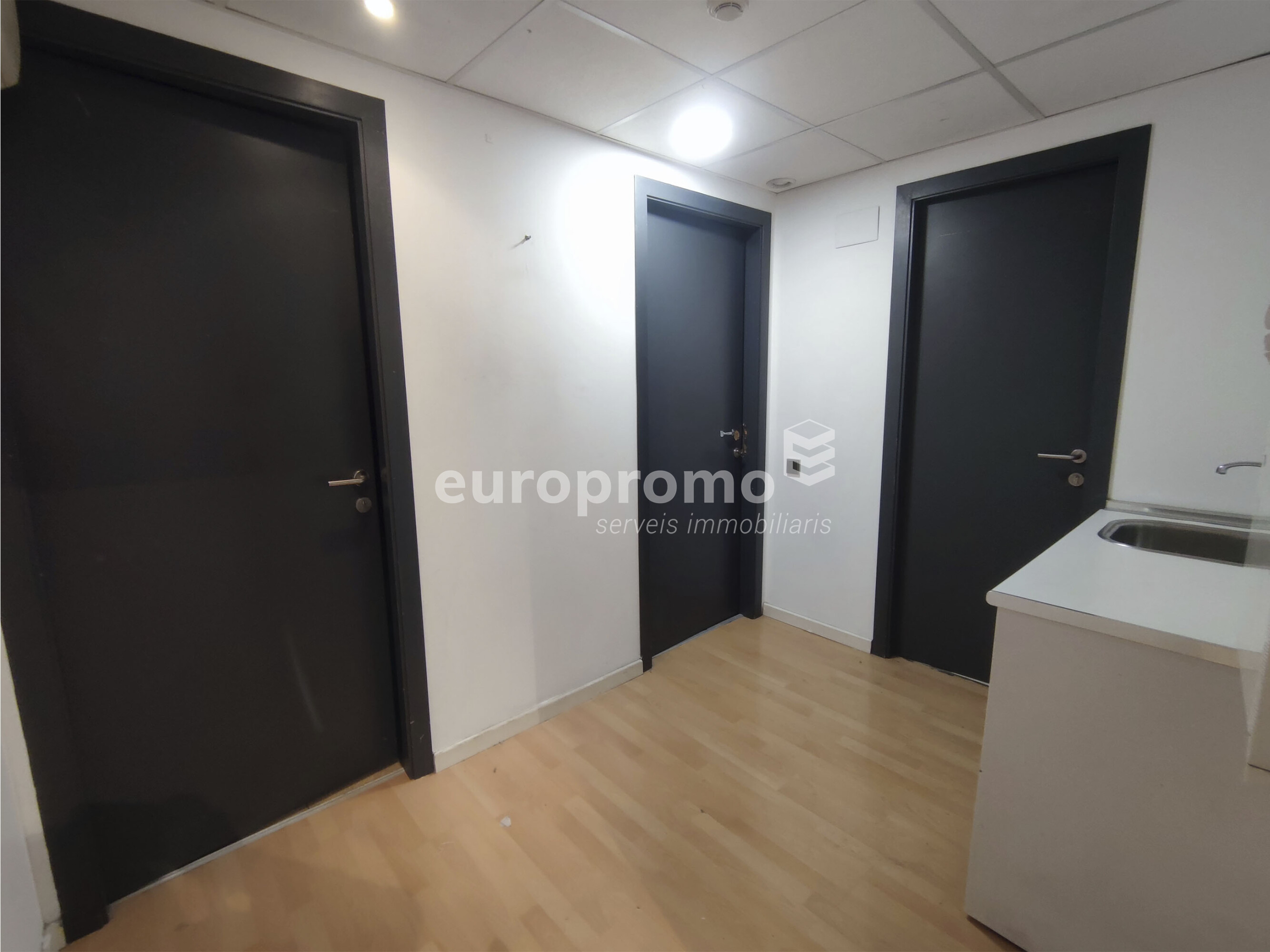 Fantástico local de 78 m² situado a primera línea y mejor zona comercial de la ciudad! 